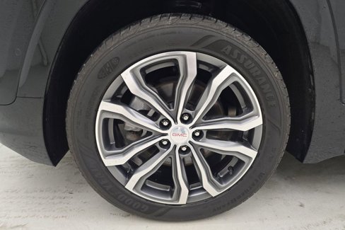 Used 2018 GMC Terrain Denali w/ Advanced Safety Package image 11