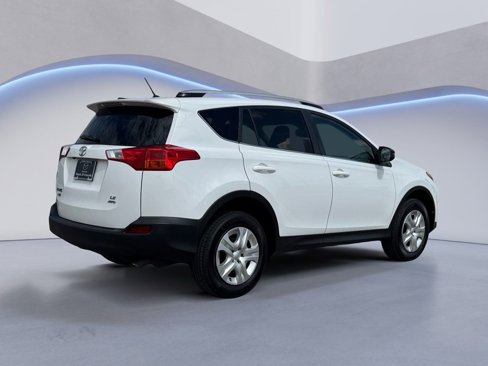 Used 2015 Toyota RAV4 LE image 7