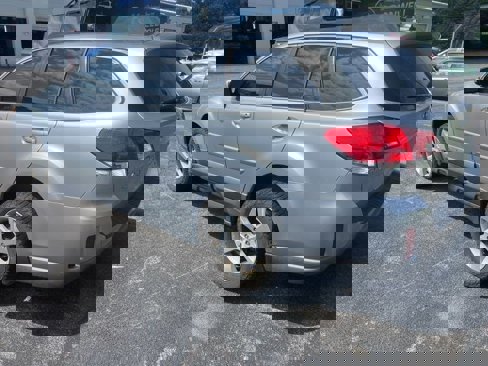 Used 2013 Subaru Outback 3.6R Limited image 4
