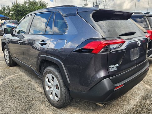 Used 2019 Toyota RAV4 LE image 4