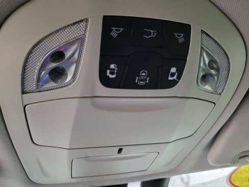 Used 2018 Chrysler Pacifica Touring-L w/ Premium Audio Group image 39
