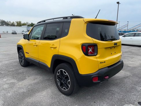 Used 2017 Jeep Renegade Trailhawk w/ Premium Trailhawk Package image 3