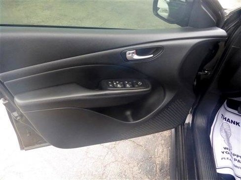 Used 2015 Dodge Dart SXT image 9
