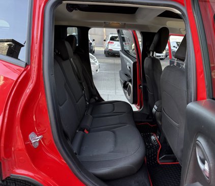 Used 2016 Jeep Renegade Latitude w/ Popular Equipment Group image 19