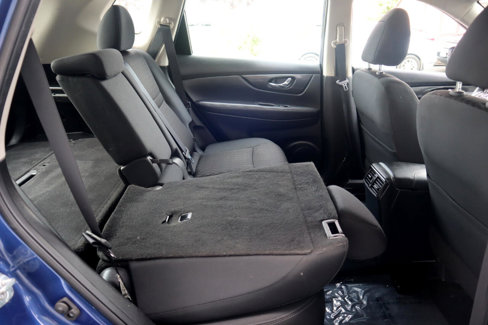 Used 2018 Nissan Rogue S image 40