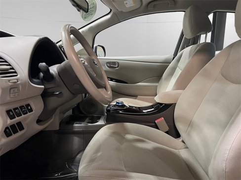Used 2017 Nissan Leaf SV image 24