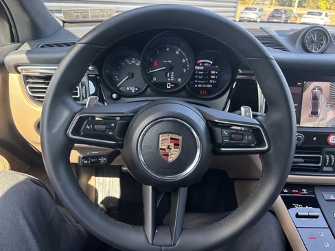 Used 2025 Porsche Macan image 15