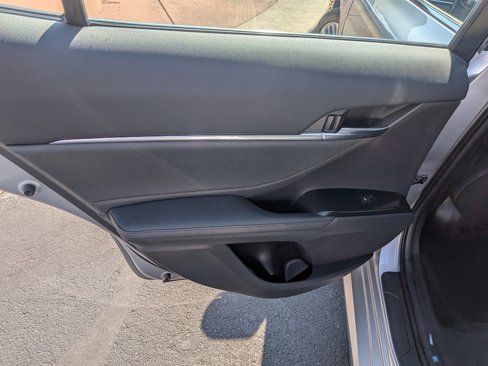 Used 2018 Toyota Camry XLE image 19