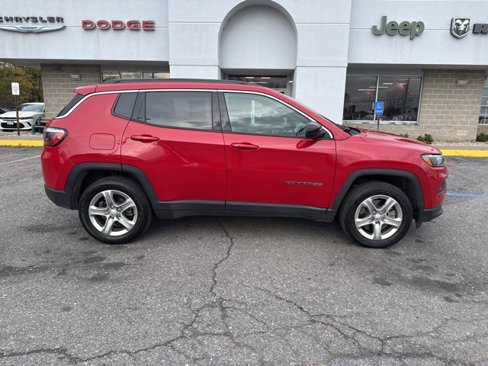 Used 2023 Jeep Compass Latitude w/ Convenience Group image 8