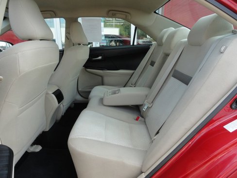 Used 2014 Toyota Camry LE image 9