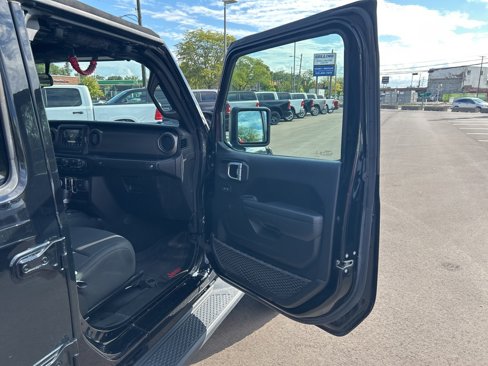 Used 2022 Jeep Gladiator Sport image 15
