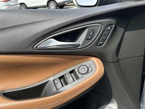 Used 2021 Buick Encore GX Essence w/ Advanced Technology Package image 17