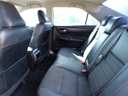 Used 2017 Toyota Camry SE image 33