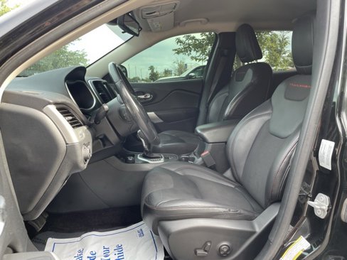 Used 2018 Jeep Cherokee Trailhawk image 21