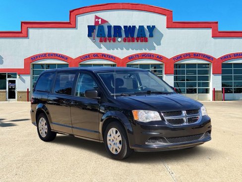 Used 2018 Dodge Grand Caravan SE w/ UConnect Hands-Free Group image 3