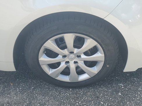 Used 2021 Toyota Corolla LE image 5