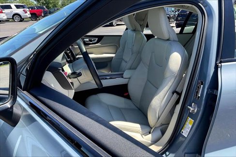Used 2022 Volvo S60 B5 Momentum image 18
