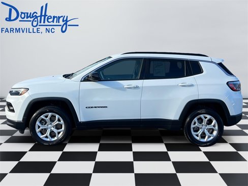 Used 2024 Jeep Compass Latitude image 2