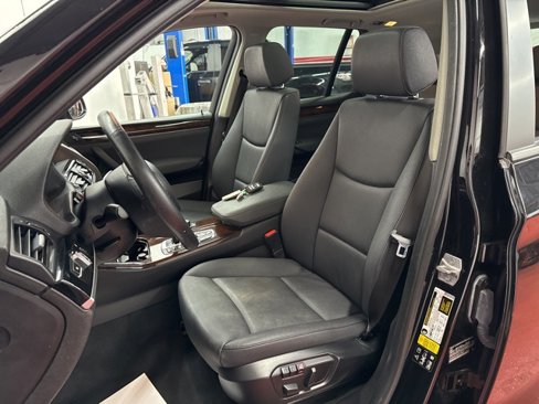 Used 2017 BMW X3 xDrive28i image 3