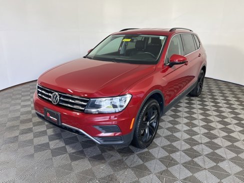 Used 2020 Volkswagen Tiguan SE R-Line image 3