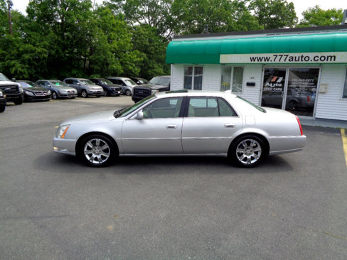 Used 2010 Cadillac DTS Platinum image 10