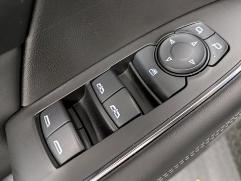 Used 2023 Buick Envision Essence w/ Sport Touring Package image 9