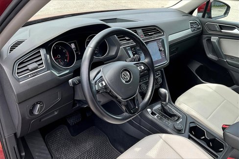 Used 2018 Volkswagen Tiguan SE w/ Panoramic Sunroof Package image 14