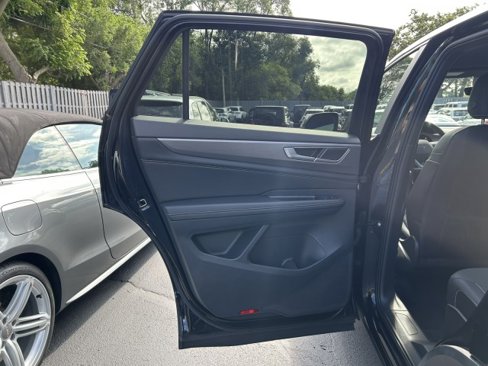 Used 2024 Volkswagen Atlas Cross Sport SE image 23