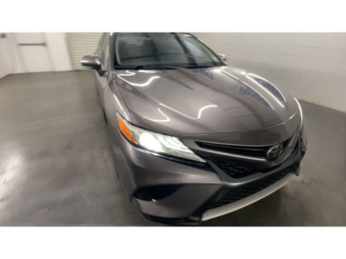 Used 2019 Toyota Camry XSE image 3