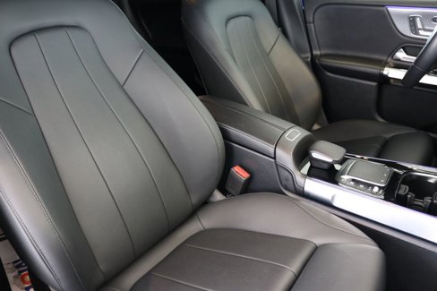 Used 2021 Mercedes-Benz GLB 250 4MATIC image 32