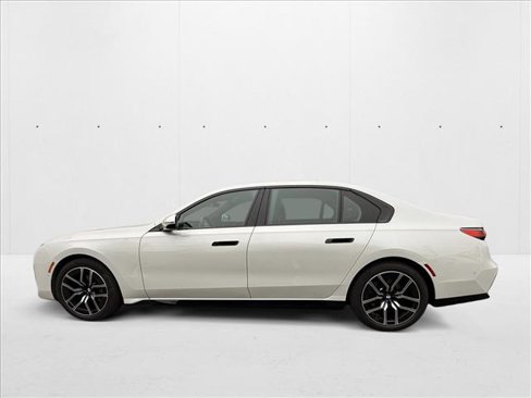Used 2024 BMW 740i image 3