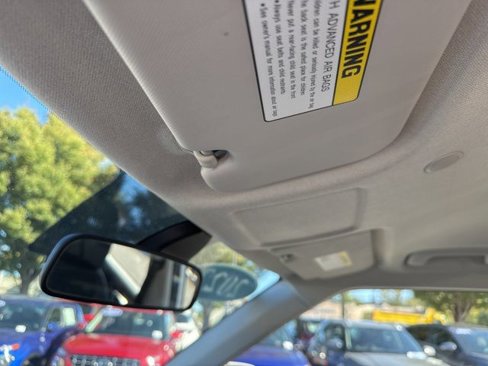 Certified 2022 Hyundai Venue SE image 36