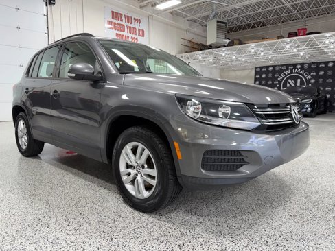 Used 2016 Volkswagen Tiguan S image 1