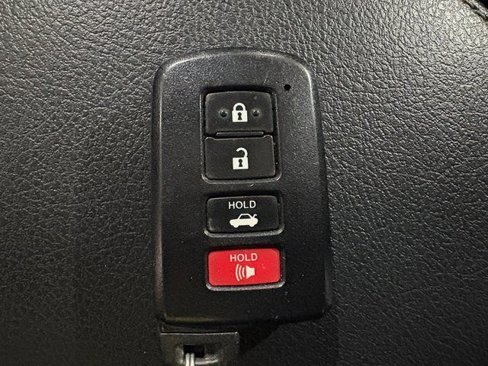 Used 2017 Toyota Camry XLE image 16