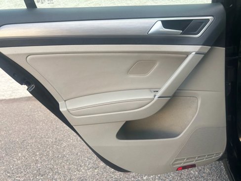 Used 2015 Volkswagen Golf TDI SEL image 19