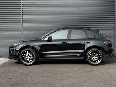 Certified 2025 Porsche Macan image 2
