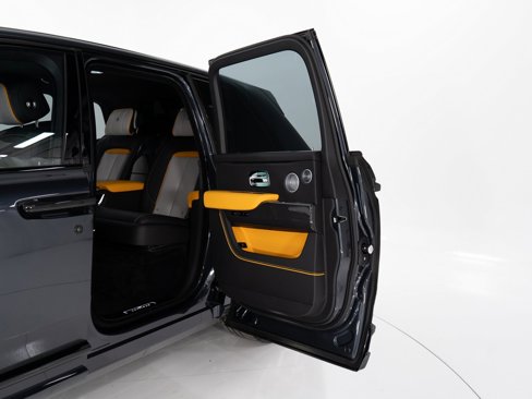 New 2025 Rolls-Royce Cullinan Black Badge image 21