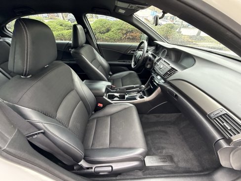 Used 2017 Honda Accord Sport image 40