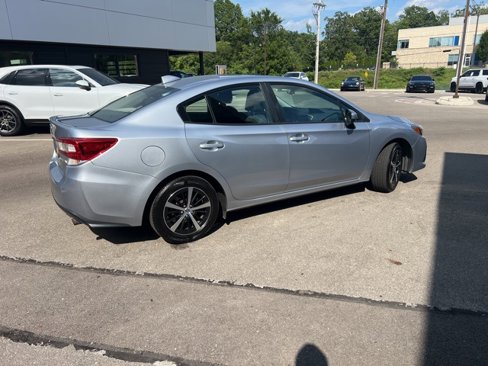 Used 2022 Subaru Impreza 2.0i Premium image 3