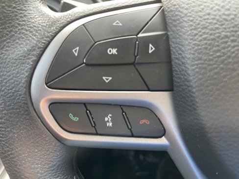 Used 2019 Jeep Cherokee Latitude w/ Popular Appearance Group image 19
