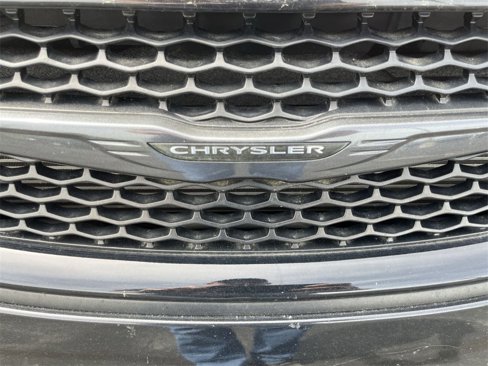 Used 2020 Chrysler Pacifica Touring-L image 31