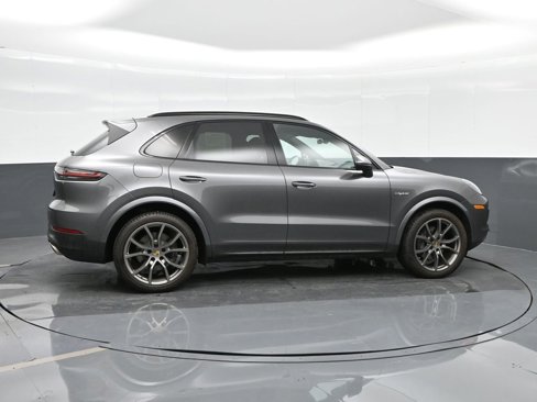 Certified 2020 Porsche Cayenne E-Hybrid w/ Premium Plus Package image 10