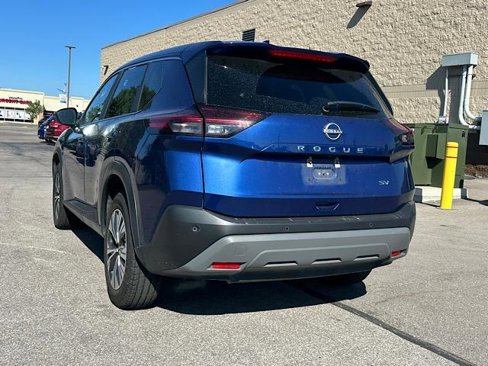 Used 2023 Nissan Rogue SV image 4