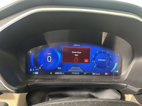 Used 2020 Ford Escape Titanium image 11