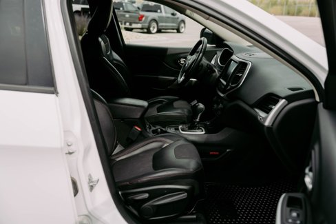 Used 2018 Jeep Cherokee Trailhawk image 18