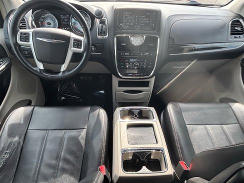 Used 2015 Chrysler Town & Country Touring w/ Driver Convenience Group image 22