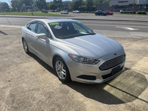Used 2014 Ford Fusion SE image 2