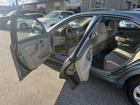 Used 2010 Toyota Camry LE image 21