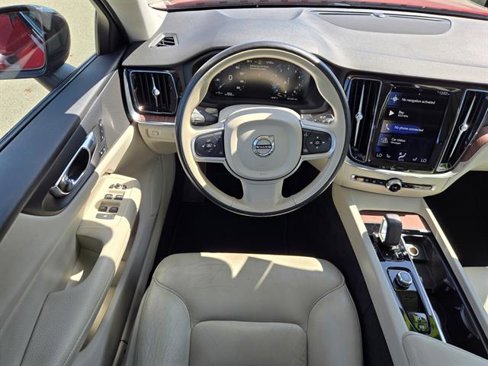 Used 2022 Volvo S60 B5 Momentum image 13
