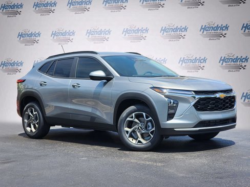 Used 2025 Chevrolet Trax LT w/ LT Convenience Package image 2